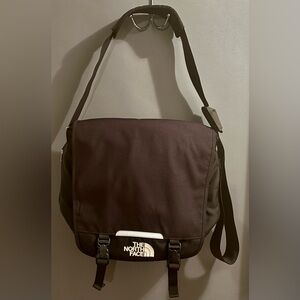 The North Face Men's Black Messenger Adjustable Foldable Shoulder Bag